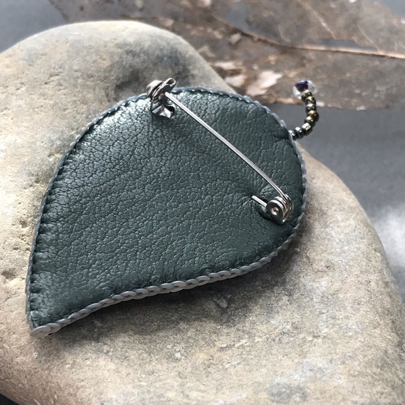 Leaf brooch 🍃 - Picture 8 of 10